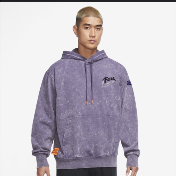 Nike Men’s Force Hoops Narrative Narr Hoodie in Purple and Black Size Large